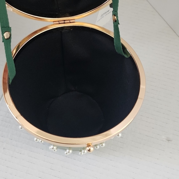 Stylish Women's Green Strawberry Shape Pearl Embellished Leather Handbag - Picture 9 of 9